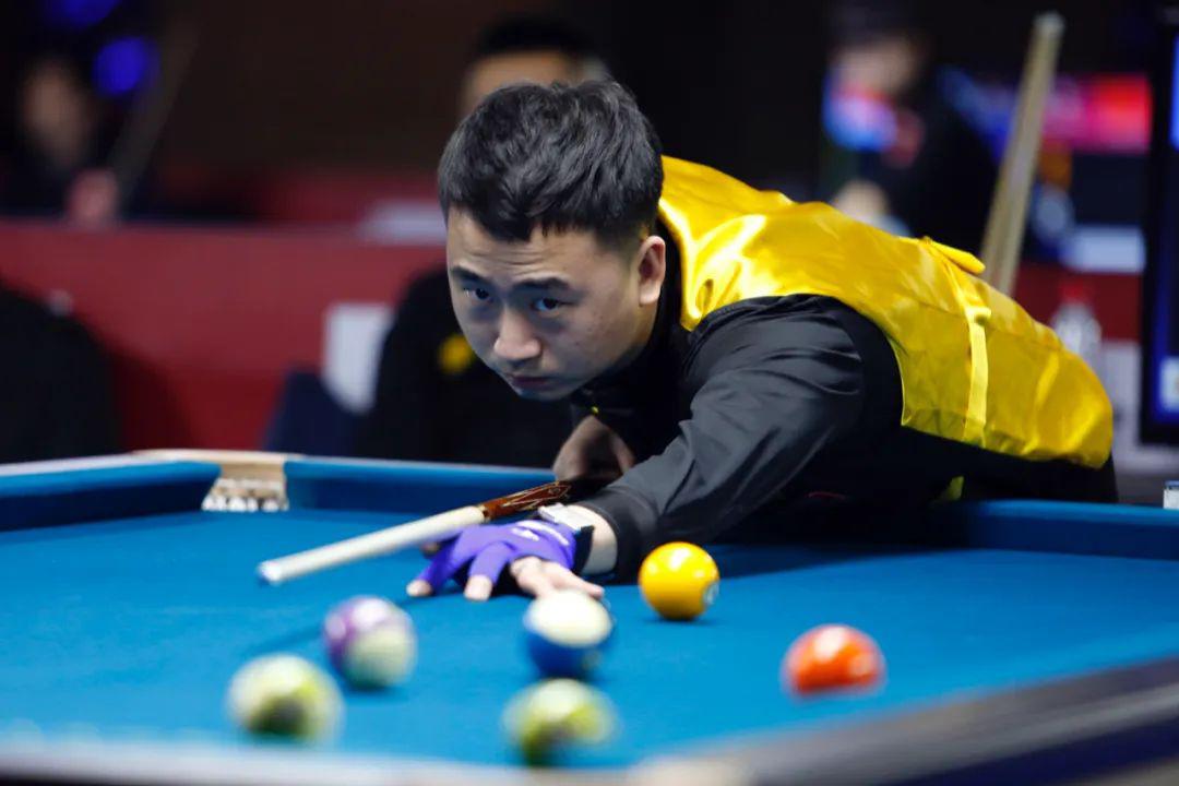 在禁区内的 在禁区内的